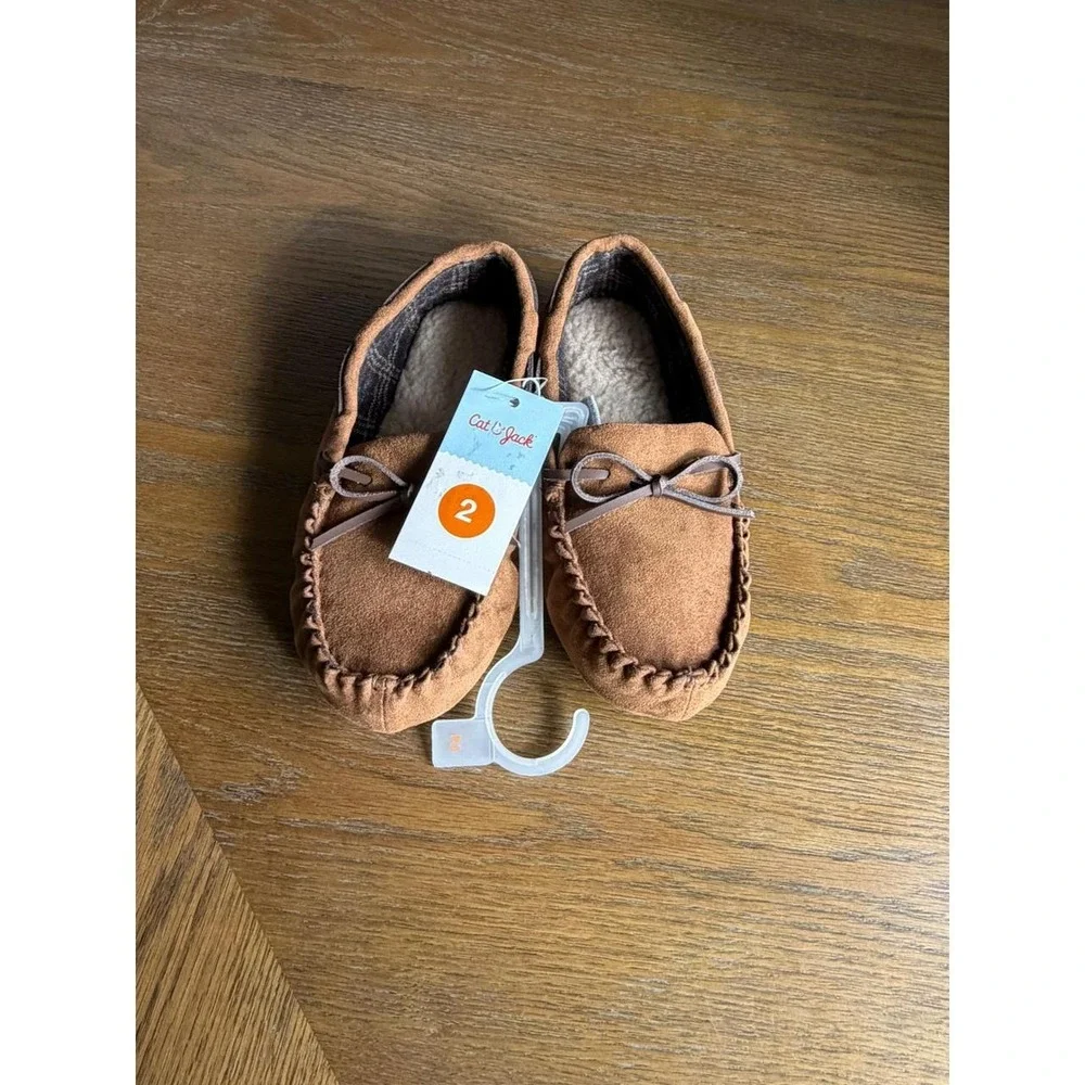 Cat & Jack Kids Lion Brown Faux Suede Moccasin Slippers Size 2 NWT